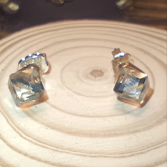 Crystal Cube Offset Post Earrings ❤️❤️❤️ Perfectly squared 😎🤓 - Picture 2 of 15